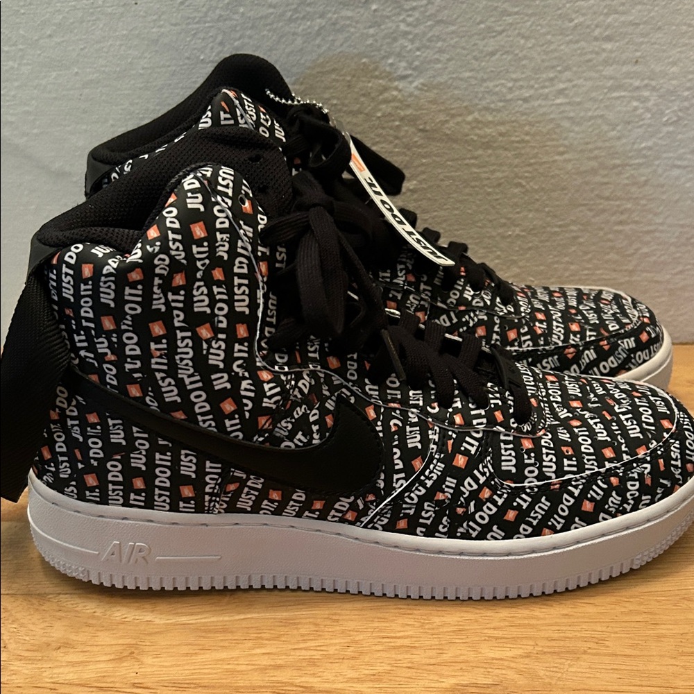 NEW Nike womens just do it high tops 10